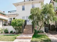 Private 2nd Story Apartment in the Heart of Long Beach- Pura Vida! Hotels in Long Beach