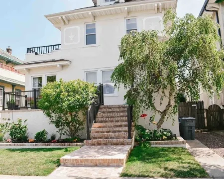 Private 2nd Story Apartment in the Heart of Long Beach- Pura Vida! ロング・ビーチのホテル