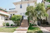 Pura Vida Long Beach - Private 2nd story apartment. Walk to beach & restaurants
