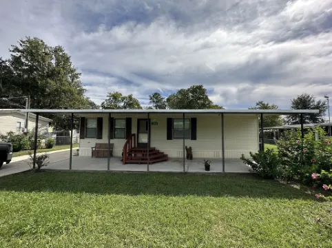 Waterfront Fishing Retreat. Near Dunns Creek, Crescent Lake, St John's River