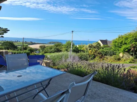 A haven of peace in the family-friendly Aber with sea views. Elegant and modern near the beach!