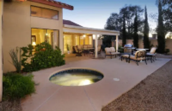 PRIVATE CONTEMPORARY HOME WITH BREATHTAKING MOUNTAIN VIEWS