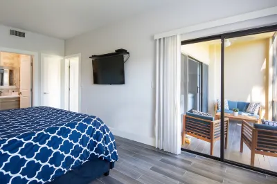 Condo 2 Bedrooms 2 Baths Pool 6 min to Beaches Downtown Restaurants Shopping