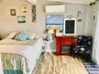 Private Lakefront 4-bedroom vacation with two home's on Lake Champlain Hotels in Champlain