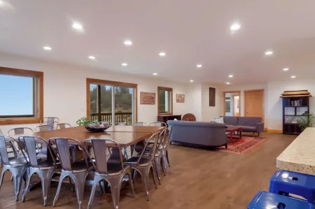 Birch at Lake Bluff Preserve-Spectacular Lake Michigan Views-Sleeps 20