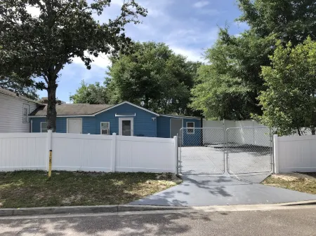 The Sunshine Studio Place Отели в г. Дувал