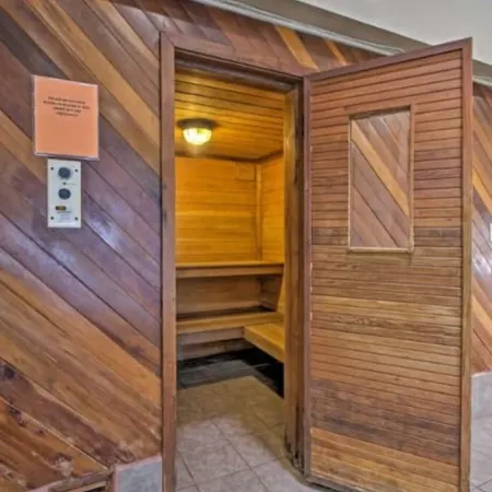 Cozy 2-bedroom condo in charming Beech Mountain with ski slope & mountain views!