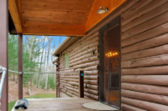 Hidden Cabin Retreat with Hot Tub in Lost City, WV
