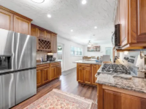 4/2 pool home. Close to Cocoa Village, USSSA, Kennedy Space Center, Cocoa Beach Hotels in Rockledge