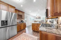 4/2 pool home. Close to Cocoa Village, USSSA, Kennedy Space Center, Cocoa Beach