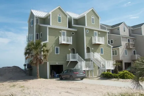 Oceanfront Luxury Awaits – “The Coconut” at 1238 New River Inlet Road - 4 estrellas