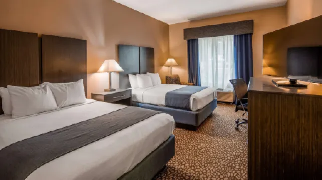 Best Western Plus Bradenton Hotel  Suites