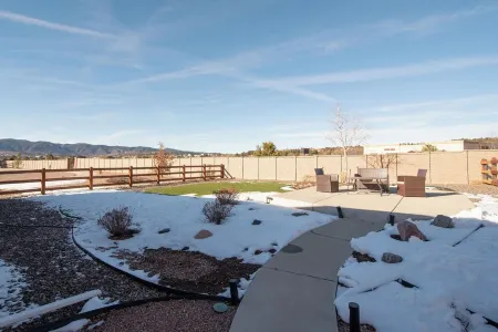 Spacious house in Monument, Mountain Views, close to USAF Academy, Nature!