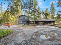 2 Units! 9 Bed/5 Bath, 2 Hot Tubs, 2 Game Rooms! Main House + Barn!