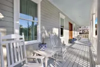 Stunning 4-bedroom water front home on Whitemarsh Island
