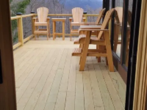 Charming home in Seven Devils. Close access to tubing, ziplining, & hiking. Hotels in Seven Devils