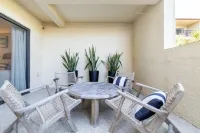 Ocean Villas Luxury 3 bedrooms/2 baths with huge patio and personal beach cart