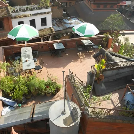 Sunny Guest House and Cafe