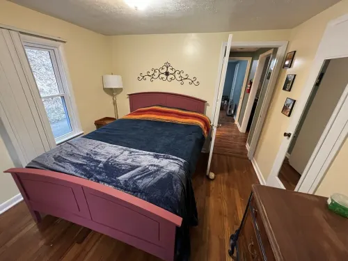 Quiet Lake/Hunting cottage super close to boat launch and beach