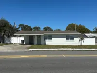 The Country Club Cottage NEW! Watch launches from driveway or walk to the river! Hotels near Brevard County Enchanted Forest Sanctuary