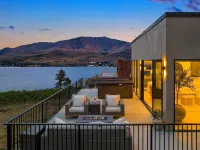 Lake Chelan Luxury Villa w/ Views•Private Beach•Marina•Pool•Spa•Sauna-Sleeps 24