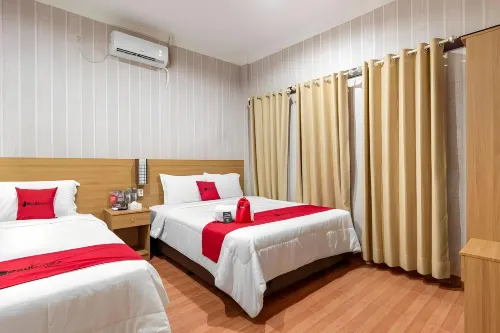 RedDoorz Syariah @ Danau Kerinci Sawojajar Hotels in Pakis