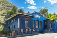 Casa de Oro – Luxe Comfort in the Heart of Old Bisbee Private Yard & EV Charger!