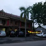Hotel Puri Elsas Syariah - ที่มีที่จอดรถ