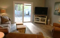 Chic 2-bedroom condo with AC, WiFi in charming Fairfield Bay Hotels in Fairfield Bay