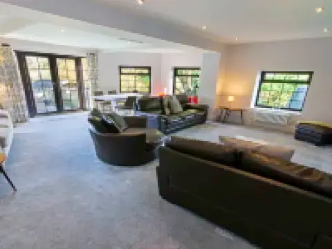 Streamways Slps 12-16 Hot Tub* with Views & Cabin Hotels in Croyde