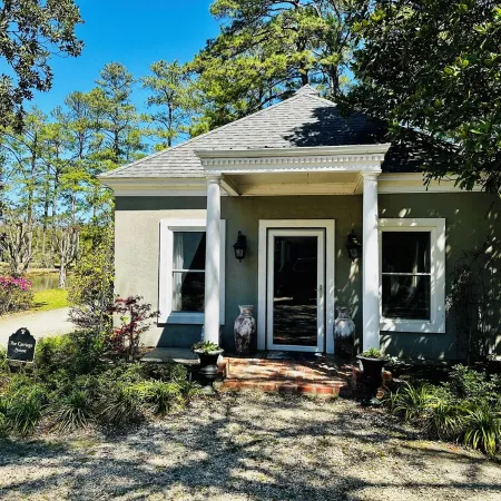 Charming one bedroom Carriage House a part of the Eden at Gracefield Event Venue