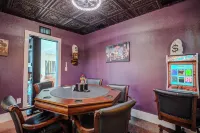 New!  Hidden- Speakeasy-penny floor. 3bd 3bath Boat dock & Walk 2 town FABULOUS