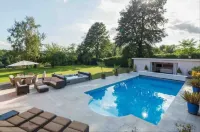 Beautiful 6 Bedroom Home with Pool & Hot Tub