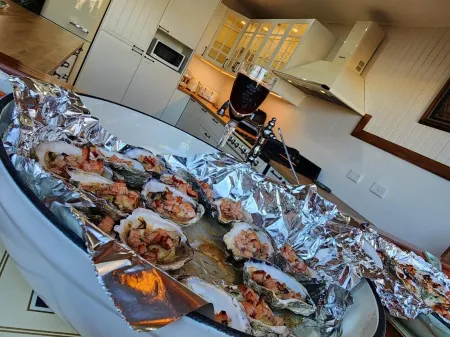 Uniquely Pambula- an inviting cottage with warmth & rustic charm *Pet-friendly