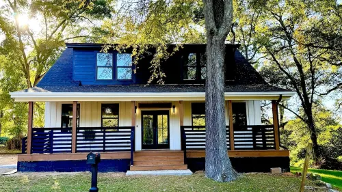 Epic Retreat at Mystic Falls-5 bd 3.5 BA-1 Mile from the Square & Clocktower