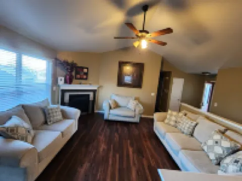 Spacious 5-bedroom house in beautiful Greeley with AC, WiFi