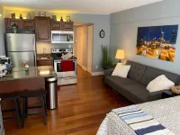 Condo, Walk To Stadium And Free Parking!!!!!