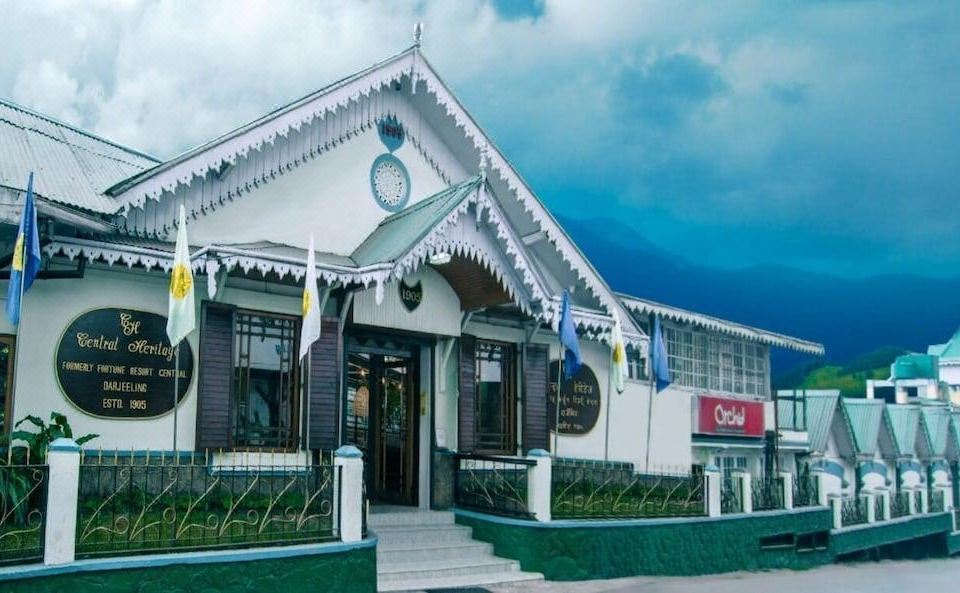4. Hotel Se..