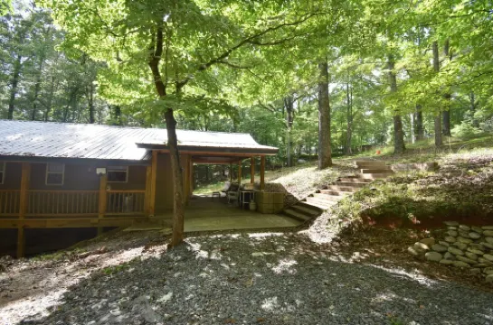 Cozy cabin, 1.5 miles to downtown McCaysville; shops/restaurants & Toccoa River