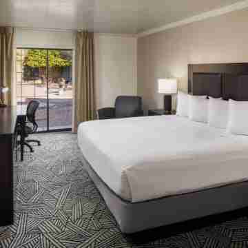 Wyndham Tucson Airport & Conference Center Rooms