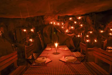 Edakkal Hermitage Отели рядом с достопримечательностью «Little petals»