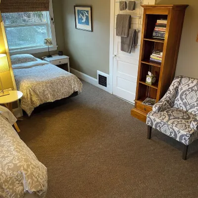 Portland International Guesthouse Hotels near Pittock Bird Sanctuary