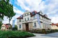 أديلهوف - موقف سيارات