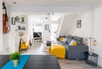 The Hollywood - Beautiful 3 Bedroom House Hotels near UK Visa Cardiff Premium Service Centre