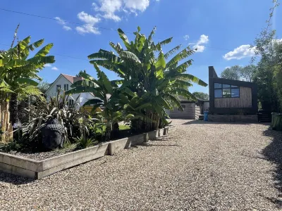 River Guest House with Jacuzzi Fire and Boat Hire Hotels in Heathrow