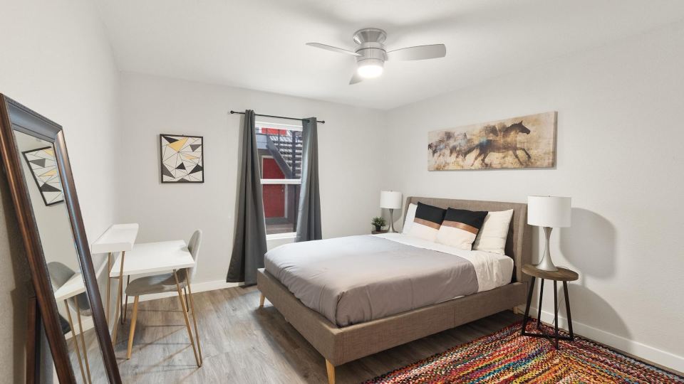 Stylish 2Br Near UT Hyde Park Evonify