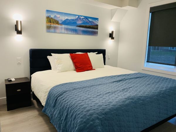 Luxurious One Bedroom Suite WindTower Hotels in Canmore