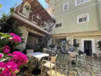 Arial Penthouse Suites - Apartments