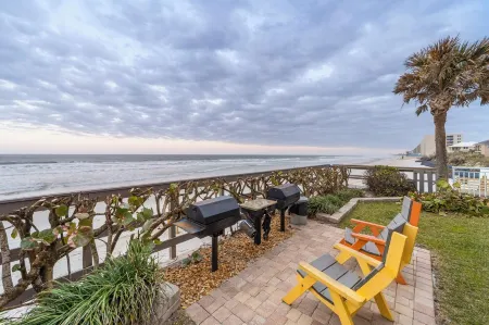 Wow Oceanfront Views 2BR-2BA Condo Ponce Inlet King Suite, Pool & Stunning Views Отели в г. Понс-Инлет