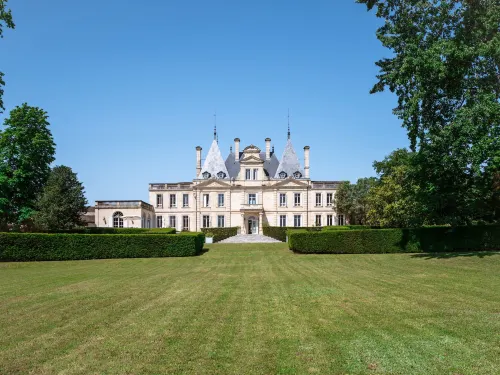 Château de Lussac Hotels in Coutras